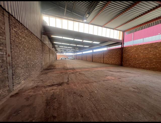 689M² WAREHOUSE TO LET IN ROODEKOP